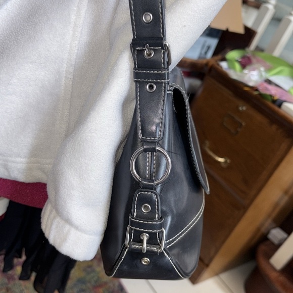 Tommy Hilfiger leather extra smooth Crossbody bag  navy blue/white stitching EUC - Picture 6 of 17
